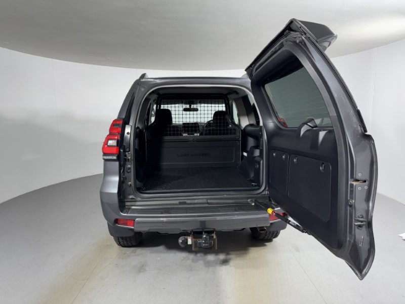 2022 (72) TOYOTA COMMERCIAL LAND CRUISER 2.8D 204 Active Commercial Auto 5757032