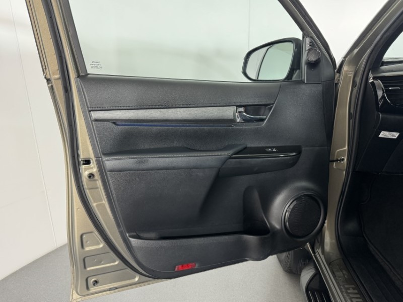 2021 (21) TOYOTA COMMERCIAL HILUX Invincible X D/Cab Pick Up 2.8 D-4D Auto 5847798