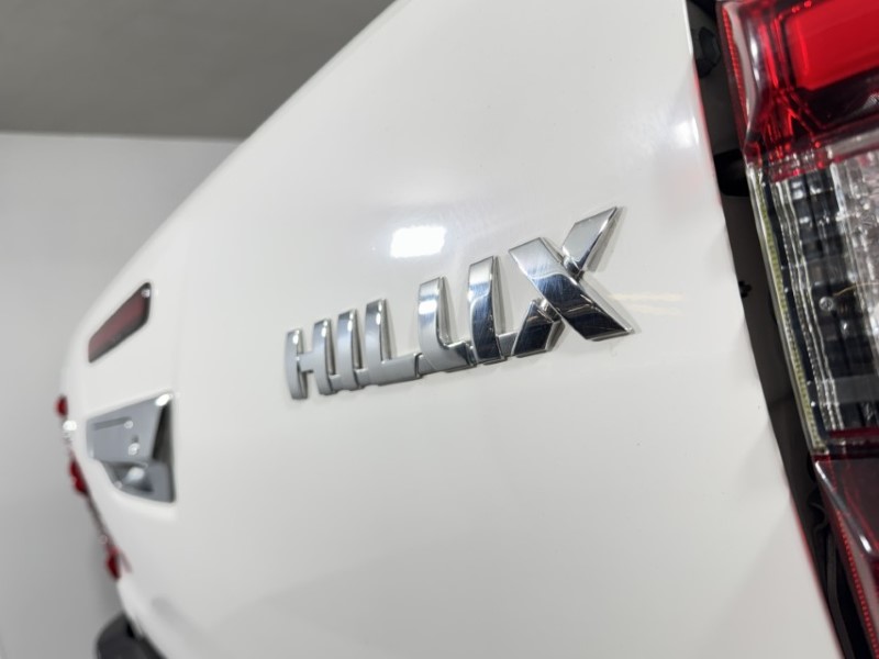 2023 (73) TOYOTA COMMERCIAL HILUX Invincible D/Cab Pick Up 2.4 D-4D 5863889