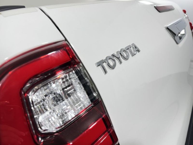 2023 (73) TOYOTA COMMERCIAL HILUX Invincible D/Cab Pick Up 2.4 D-4D 5863891