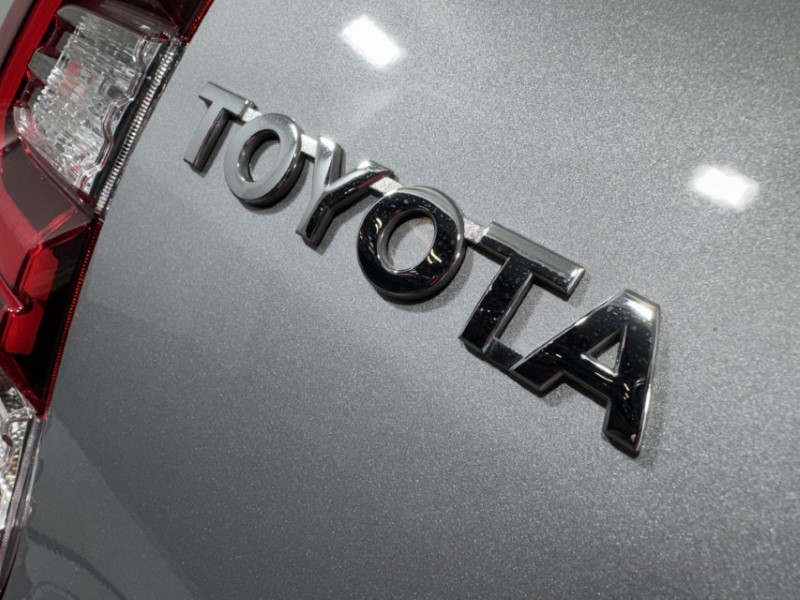 2025 (75) TOYOTA COMMERCIAL HILUX Invincible X D/Cab Pick Up 2.8 D 48V Auto 5865525