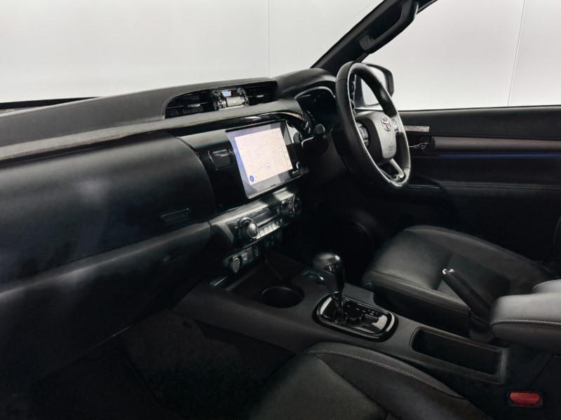 2025 (75) TOYOTA COMMERCIAL HILUX Invincible X D/Cab Pick Up 2.8 D 48V Auto 5865539