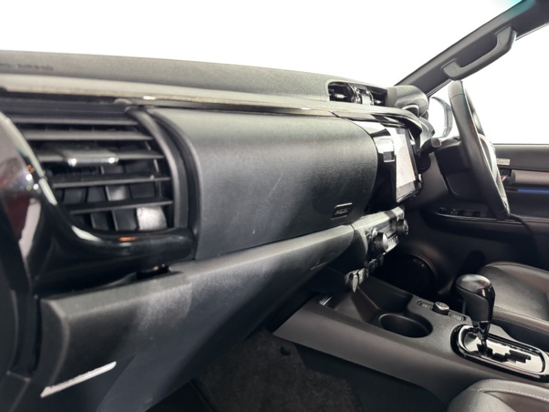 2025 (75) TOYOTA COMMERCIAL HILUX Invincible X D/Cab Pick Up 2.8 D 48V Auto 5865540