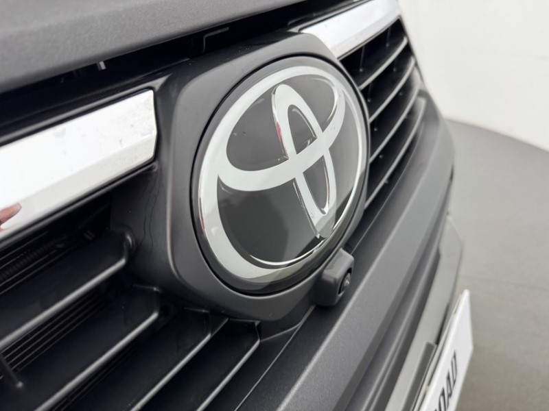 2025 (75) TOYOTA COMMERCIAL HILUX Invincible X D/Cab Pick Up 2.8 D 48V Auto 5865523