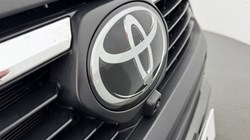 2025 (75) TOYOTA COMMERCIAL HILUX Invincible X D/Cab Pick Up 2.8 D 48V Auto 5865523