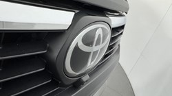 2025 (75) TOYOTA COMMERCIAL HILUX Invincible X D/Cab Pick Up 2.8 D 48V Auto 5966345