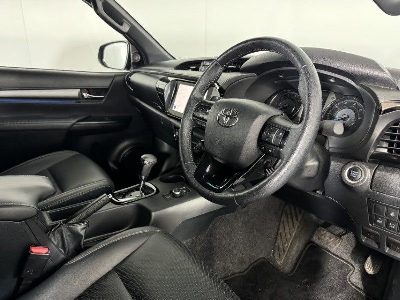 2025 (75) TOYOTA COMMERCIAL HILUX Invincible X D/Cab Pick Up 2.8 D 48V Auto 5966339