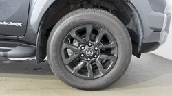 2025 (75) TOYOTA COMMERCIAL HILUX Invincible X D/Cab Pick Up 2.8 D 48V Auto 5966344