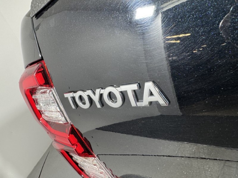 2025 (75) TOYOTA COMMERCIAL HILUX Invincible X D/Cab Pick Up 2.8 D 48V Auto 5966350