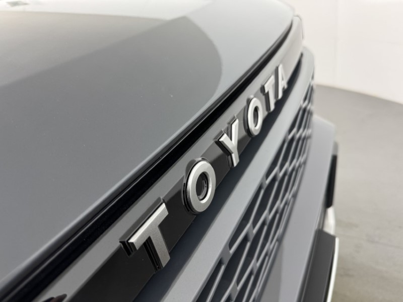 2026 (76) TOYOTA COMMERCIAL HILUX Invincible D/Cab Pick Up 2.8 D 48V Auto 5931509