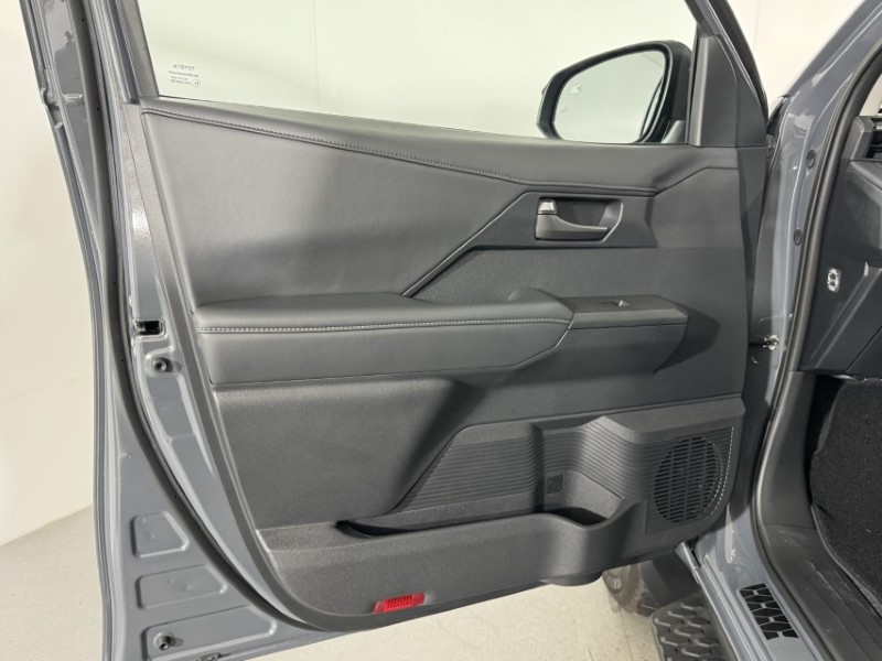 2026 (76) TOYOTA COMMERCIAL HILUX Invincible D/Cab Pick Up 2.8 D 48V Auto 5931531