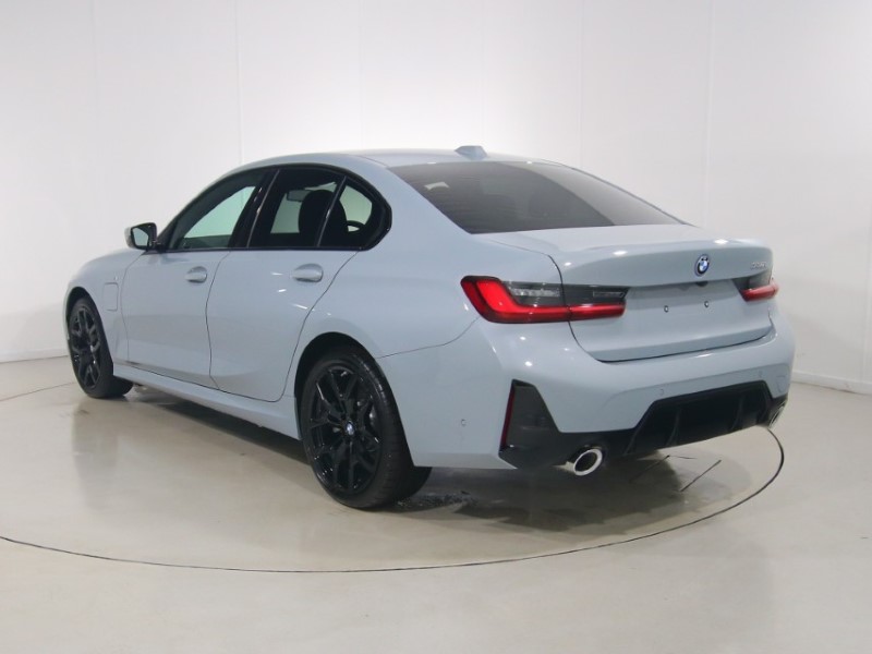  BMW 3 SERIES 330e 22.3 kWh M Sport 4dr Step Auto 1