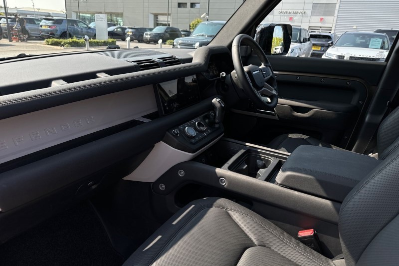 2023 (23) LAND ROVER DEFENDER 3.0 D250 X-Dynamic SE 110 5dr Auto [7 Seat] 3387358
