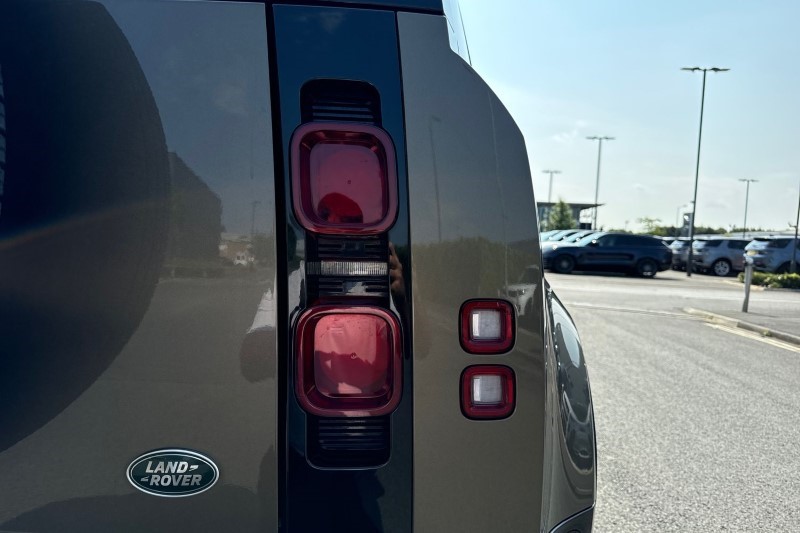 2023 (23) LAND ROVER DEFENDER 3.0 D250 X-Dynamic SE 110 5dr Auto [7 Seat] 3387364