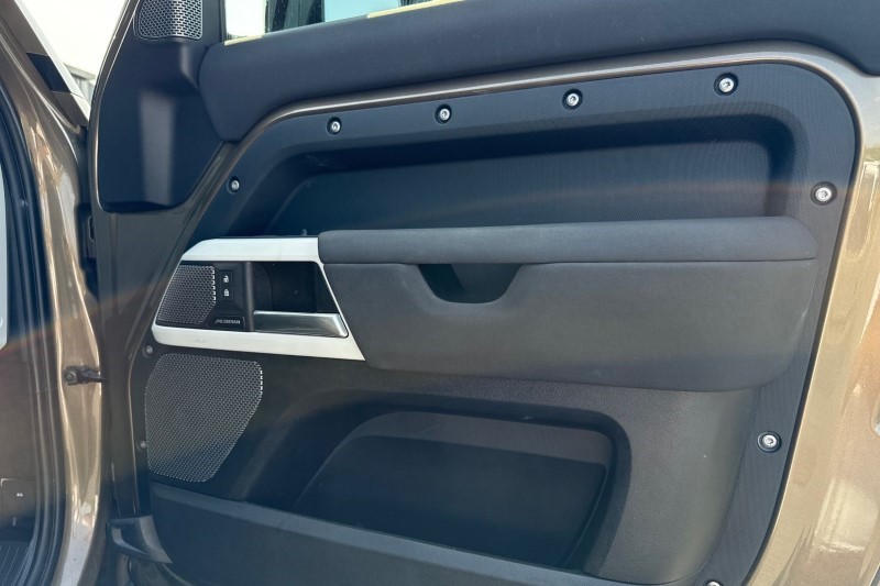 2023 (23) LAND ROVER DEFENDER 3.0 D250 X-Dynamic SE 110 5dr Auto [7 Seat] 3387337