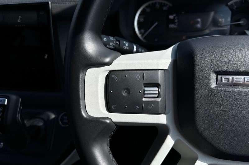 2023 (23) LAND ROVER DEFENDER 3.0 D300 X-Dynamic SE 130 5dr Auto [8 Seat] 3398921