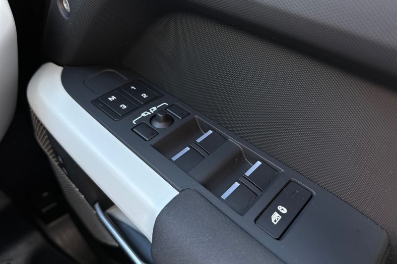 2023 (23) LAND ROVER DEFENDER 3.0 D300 X-Dynamic SE 130 5dr Auto [8 Seat] 3398916