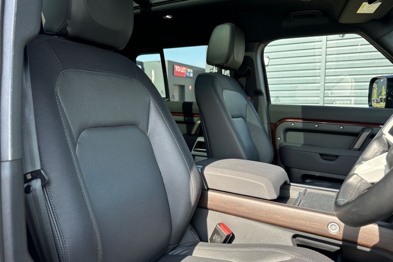 2023 (23) LAND ROVER DEFENDER 3.0 D300 X-Dynamic SE 130 5dr Auto [8 Seat] 3398919