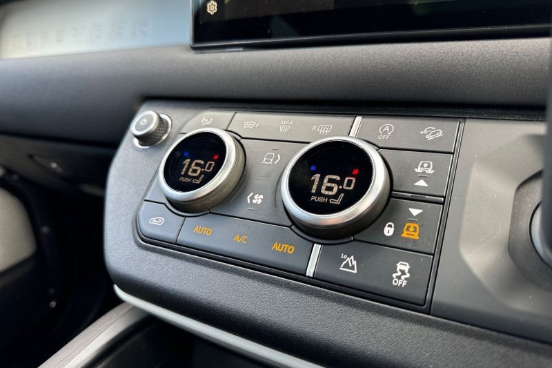 2023 (23) LAND ROVER DEFENDER 3.0 D300 X-Dynamic SE 130 5dr Auto [8 Seat] 3398947