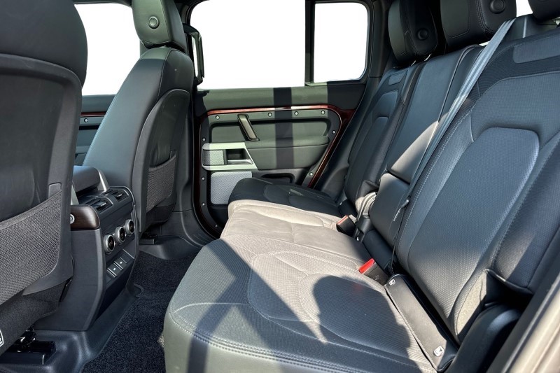 2023 (23) LAND ROVER DEFENDER 3.0 D300 X-Dynamic SE 130 5dr Auto [8 Seat] 3398907