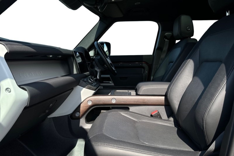 2023 (23) LAND ROVER DEFENDER 3.0 D300 X-Dynamic SE 130 5dr Auto [8 Seat] 3398906