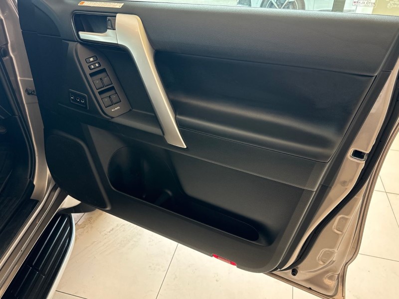 2022 (22) TOYOTA LAND CRUISER 2.8 D-4D 204 Invincible 5dr Auto 7 Seats 3427891