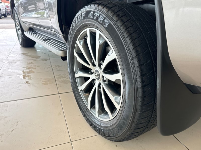 2022 (22) TOYOTA LAND CRUISER 2.8 D-4D 204 Invincible 5dr Auto 7 Seats 3427914