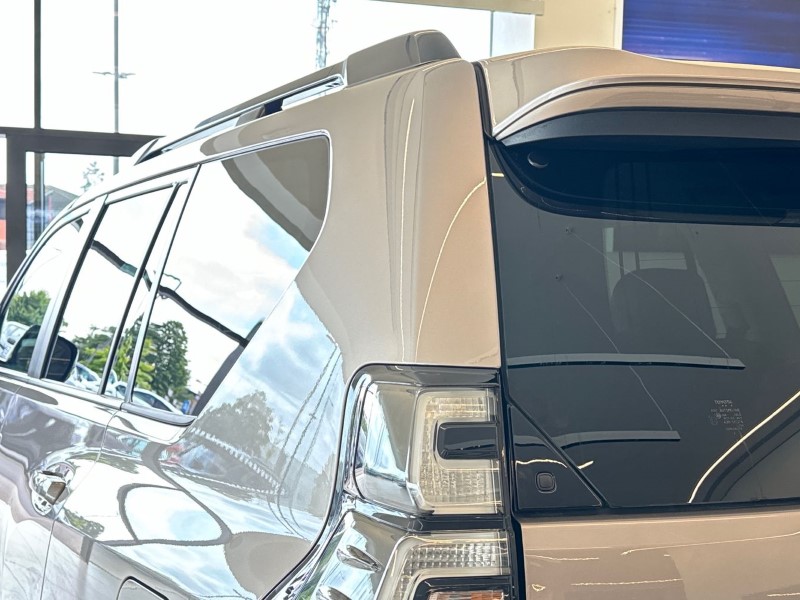 2022 (22) TOYOTA LAND CRUISER 2.8 D-4D 204 Invincible 5dr Auto 7 Seats 3427913