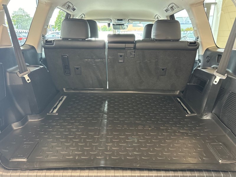 2022 (22) TOYOTA LAND CRUISER 2.8 D-4D 204 Invincible 5dr Auto 7 Seats 3427912