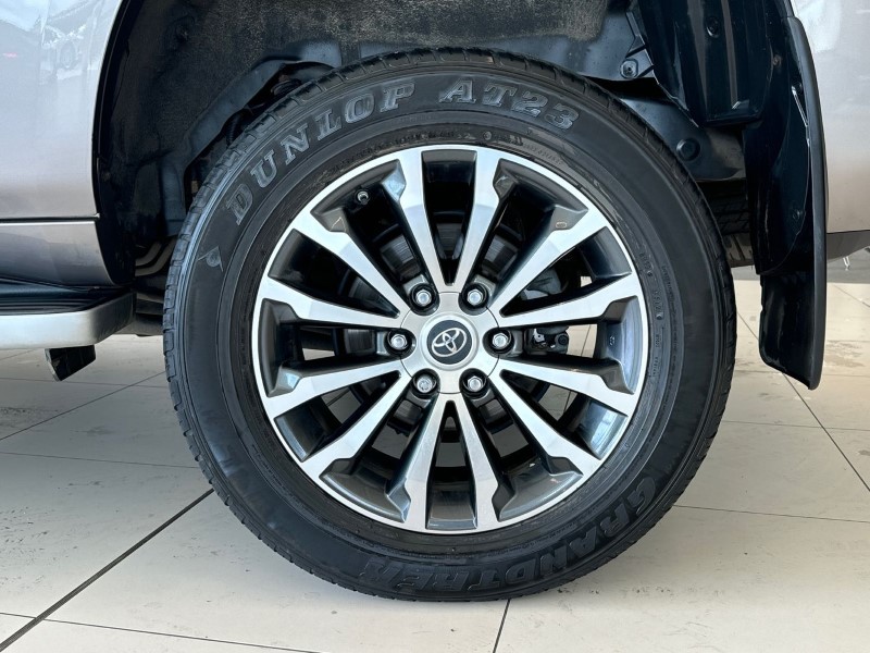 2022 (22) TOYOTA LAND CRUISER 2.8 D-4D 204 Invincible 5dr Auto 7 Seats 3427888