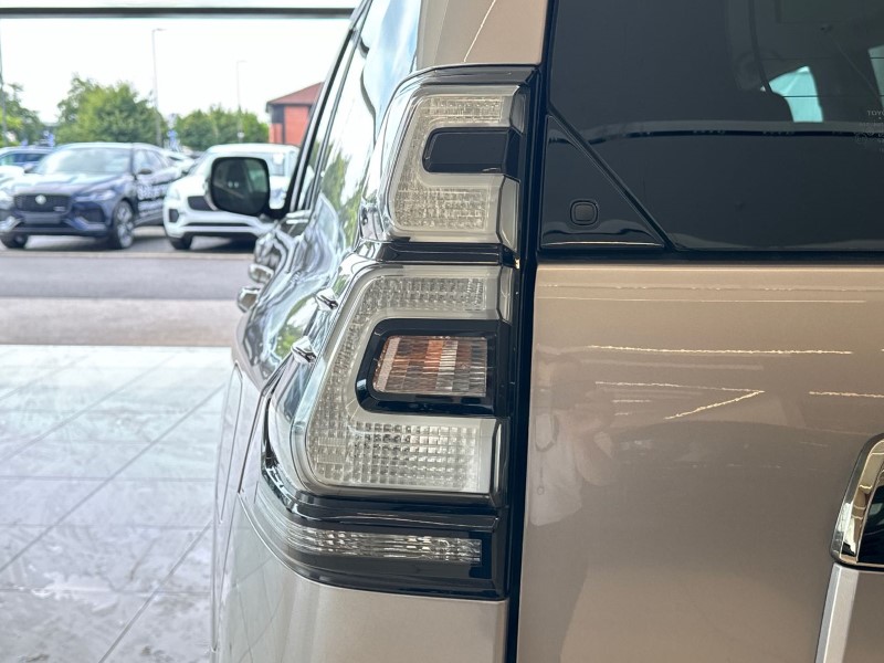 2022 (22) TOYOTA LAND CRUISER 2.8 D-4D 204 Invincible 5dr Auto 7 Seats 3427918