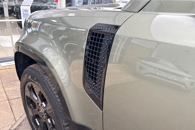 2023 (73) LAND ROVER DEFENDER 3.0 D300 X-Dynamic S 110 5dr Auto 5159746