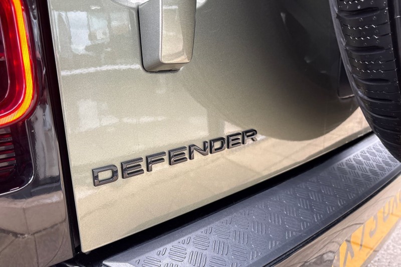 2023 (73) LAND ROVER DEFENDER 3.0 D300 X-Dynamic S 110 5dr Auto 5159773