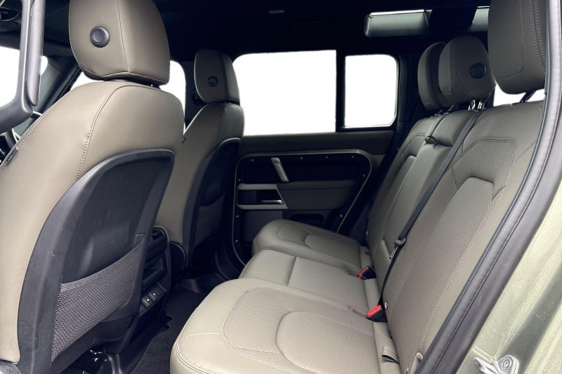 2023 (73) LAND ROVER DEFENDER 3.0 D300 X-Dynamic S 110 5dr Auto 5159730