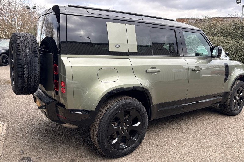 2023 (73) LAND ROVER DEFENDER 3.0 D300 X-Dynamic S 110 5dr Auto 5159779