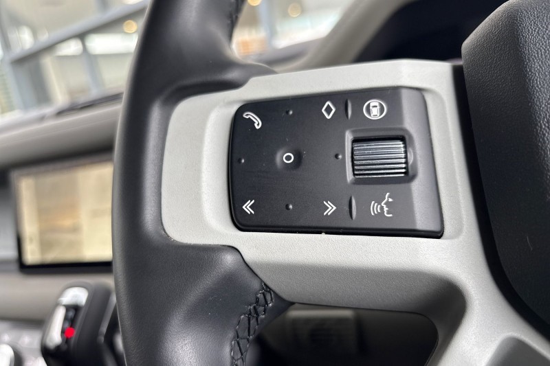 2023 (73) LAND ROVER DEFENDER 3.0 D300 X-Dynamic S 110 5dr Auto 5159754