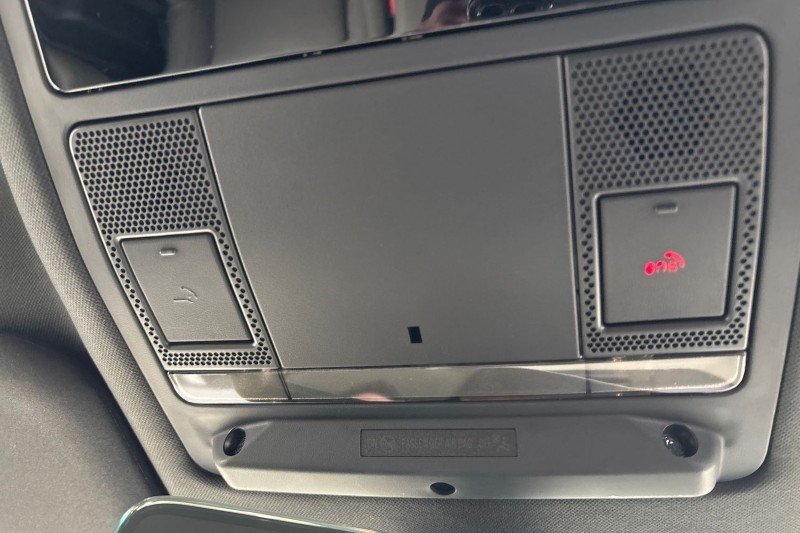 2023 (73) LAND ROVER DEFENDER 3.0 D300 X-Dynamic S 110 5dr Auto 5159747