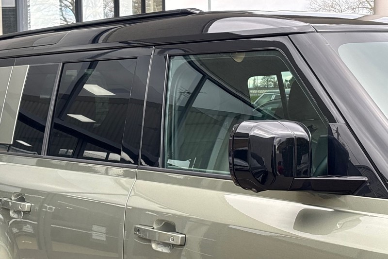 2023 (73) LAND ROVER DEFENDER 3.0 D300 X-Dynamic S 110 5dr Auto 5159778