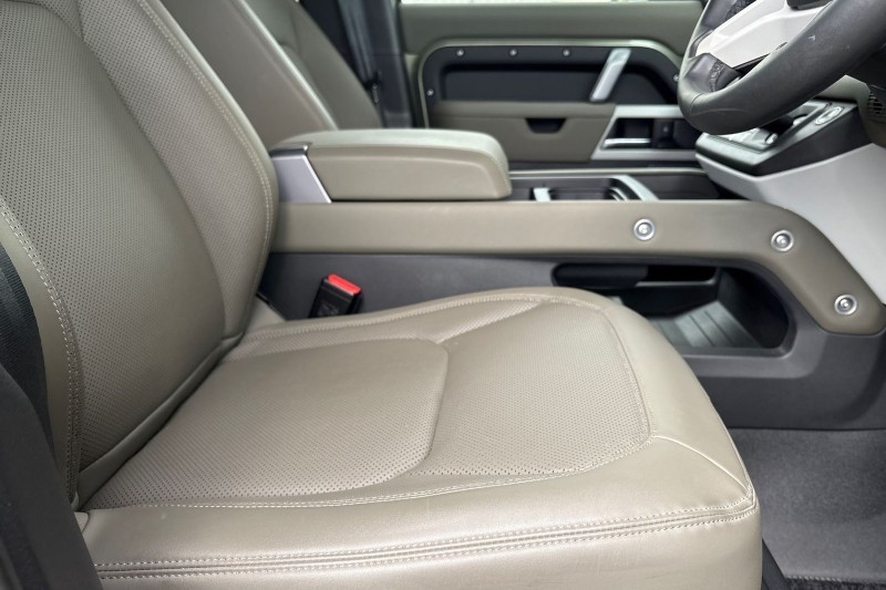 2023 (73) LAND ROVER DEFENDER 3.0 D300 X-Dynamic S 110 5dr Auto 5159751