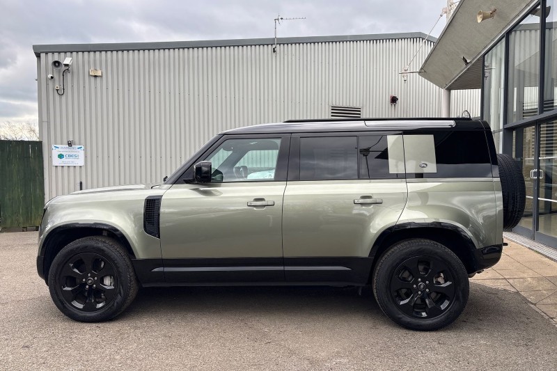 2023 (73) LAND ROVER DEFENDER 3.0 D300 X-Dynamic S 110 5dr Auto 5159781