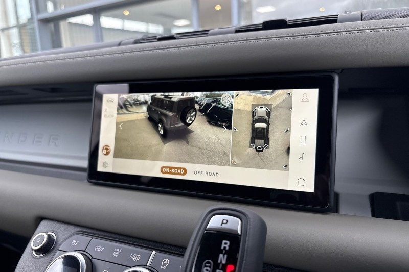 2023 (73) LAND ROVER DEFENDER 3.0 D300 X-Dynamic S 110 5dr Auto 5159738