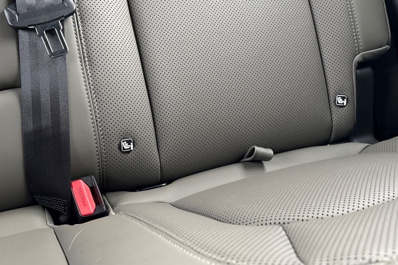 2023 (73) LAND ROVER DEFENDER 3.0 D300 X-Dynamic S 110 5dr Auto 5159766