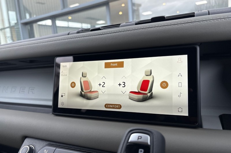 2023 (73) LAND ROVER DEFENDER 3.0 D300 X-Dynamic S 110 5dr Auto 5159762