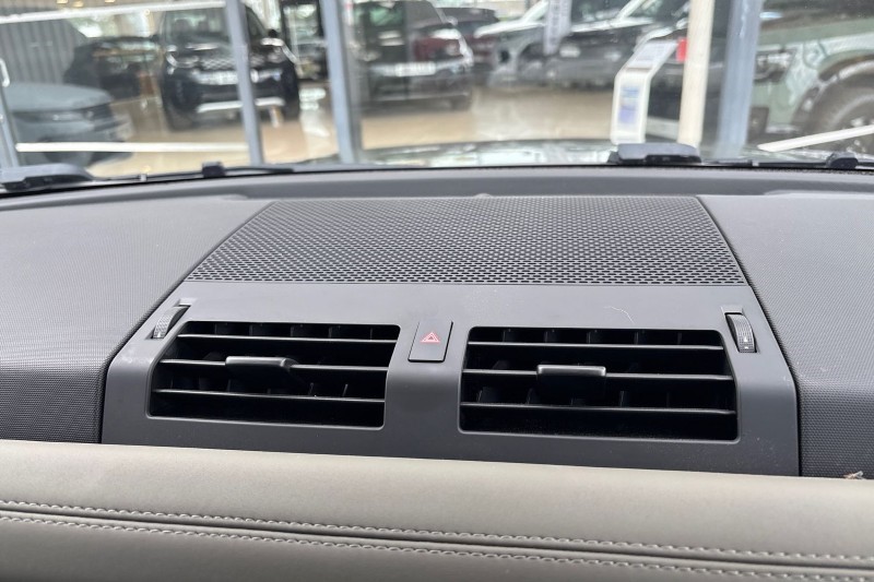 2023 (73) LAND ROVER DEFENDER 3.0 D300 X-Dynamic S 110 5dr Auto 5159763