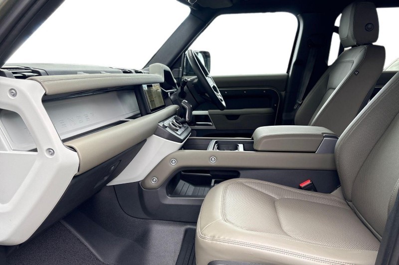 2023 (73) LAND ROVER DEFENDER 3.0 D300 X-Dynamic S 110 5dr Auto 5159729