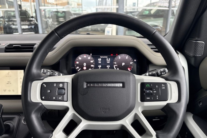 2023 (73) LAND ROVER DEFENDER 3.0 D300 X-Dynamic S 110 5dr Auto 5159753