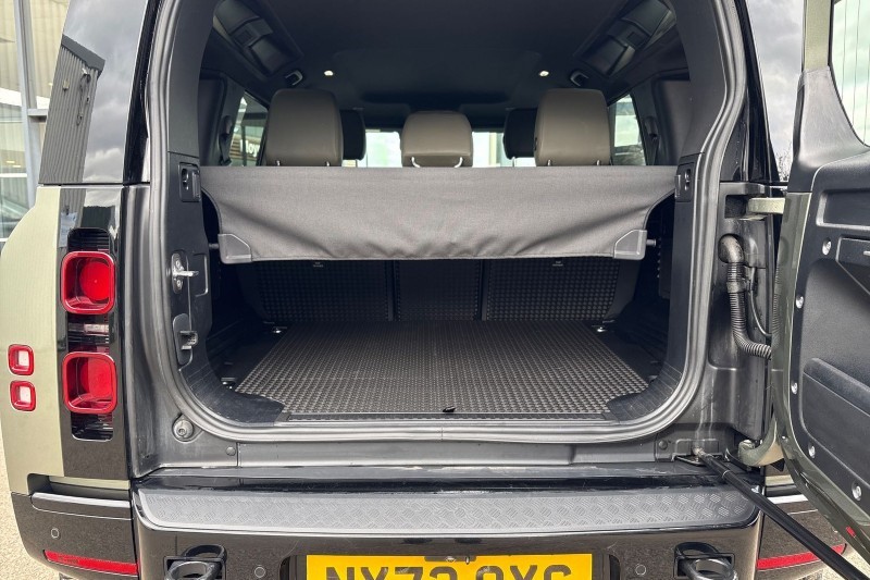 2023 (73) LAND ROVER DEFENDER 3.0 D300 X-Dynamic S 110 5dr Auto 5159736