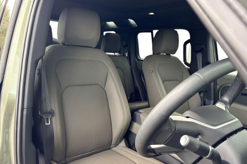 2023 (73) LAND ROVER DEFENDER 3.0 D300 X-Dynamic S 110 5dr Auto 5159752