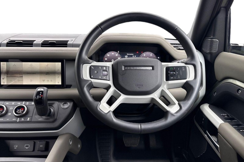 2023 (73) LAND ROVER DEFENDER 3.0 D300 X-Dynamic S 110 5dr Auto 5159741