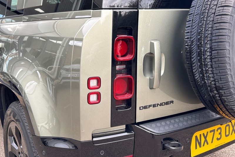 2023 (73) LAND ROVER DEFENDER 3.0 D300 X-Dynamic S 110 5dr Auto 5159745